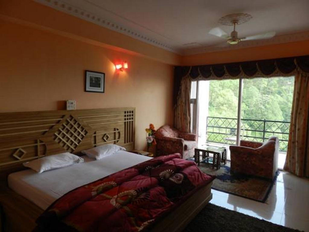 Hotel Shivalik Kasauli Rum bild